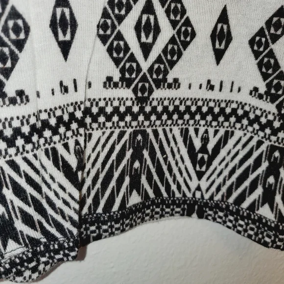 Miley and Molly Women's Long Sleeve Wide Neck Relaxed Fit Black & White Top 128 - Picture 2 of 7